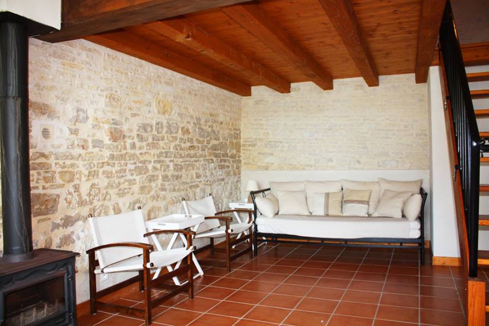 Salon du gîte et canapés