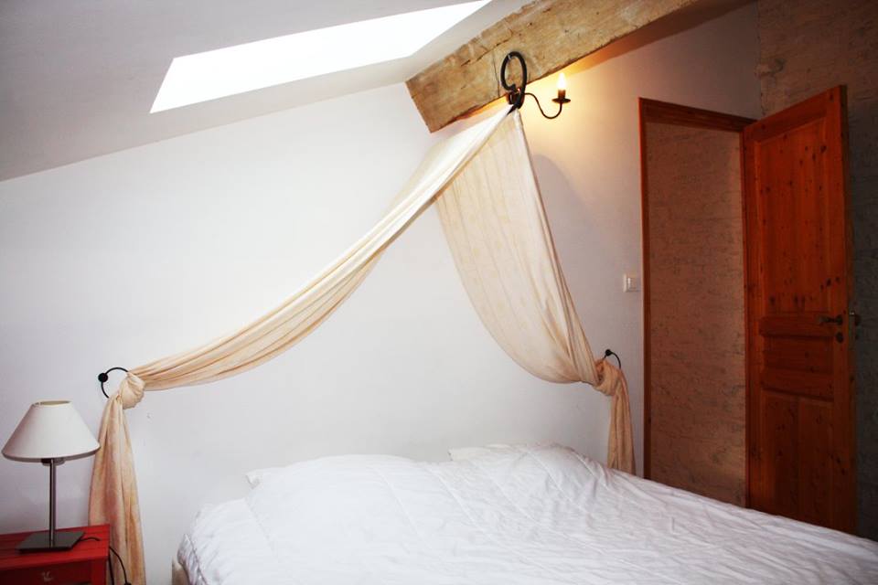 Lit double de la première chambre