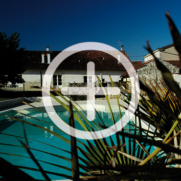 Piscine pour vos vacances d\été au Domaine de la Laigne